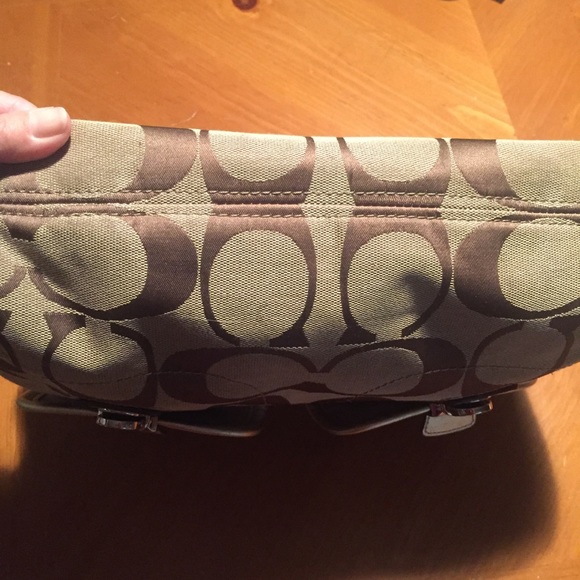 COACH Signature Bag - Picture 8 of 8